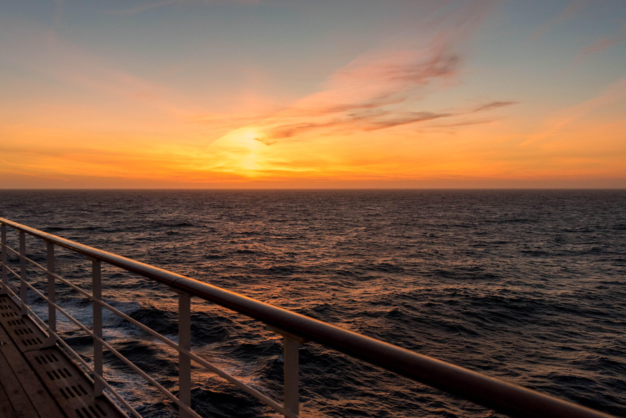 queen-mary-2-qm2-_cunard-line_sunset-sunrise_epp_133705